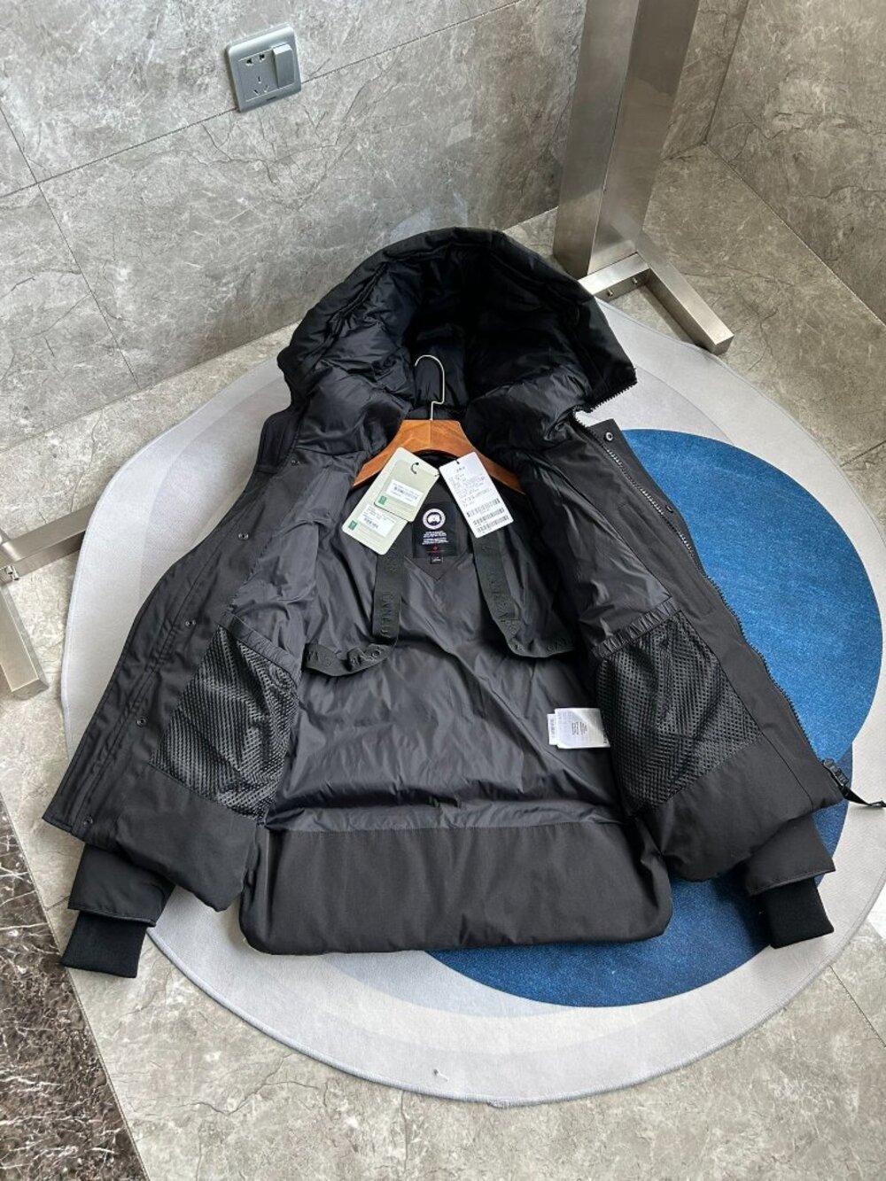 Canada Goose Black Hooded Puffer Jacket - Canada Goose Style - Picture 4 of 7
